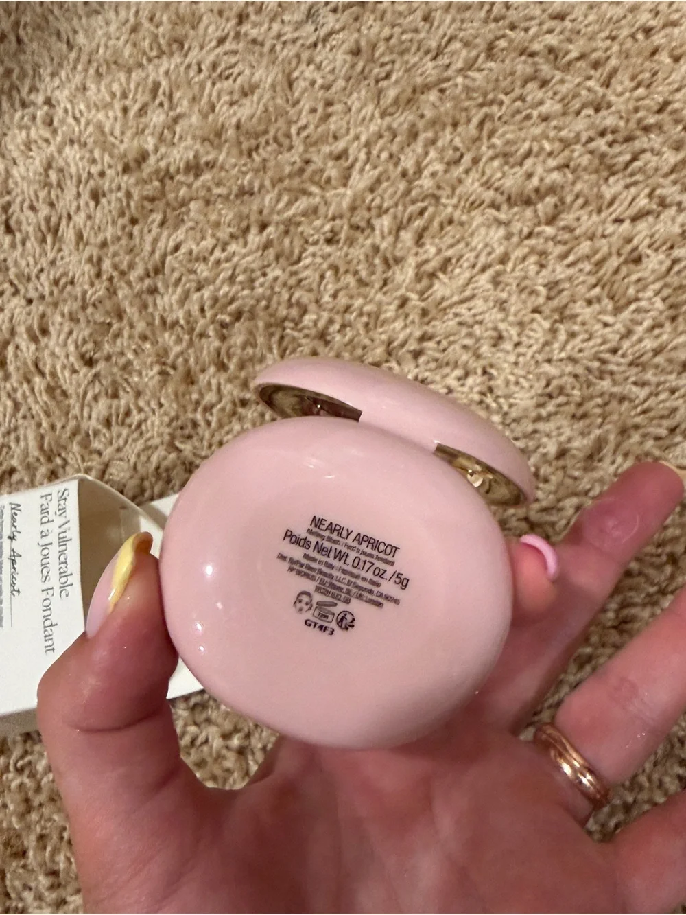 Rare Beauty Stay Vulnerable Fard à Joues Fondant - Nearly Apricot blush